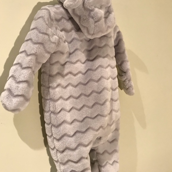 Grey, 0-3 month onesie with ‘mitts and footies’, 100% polyester - Picture 3 of 3